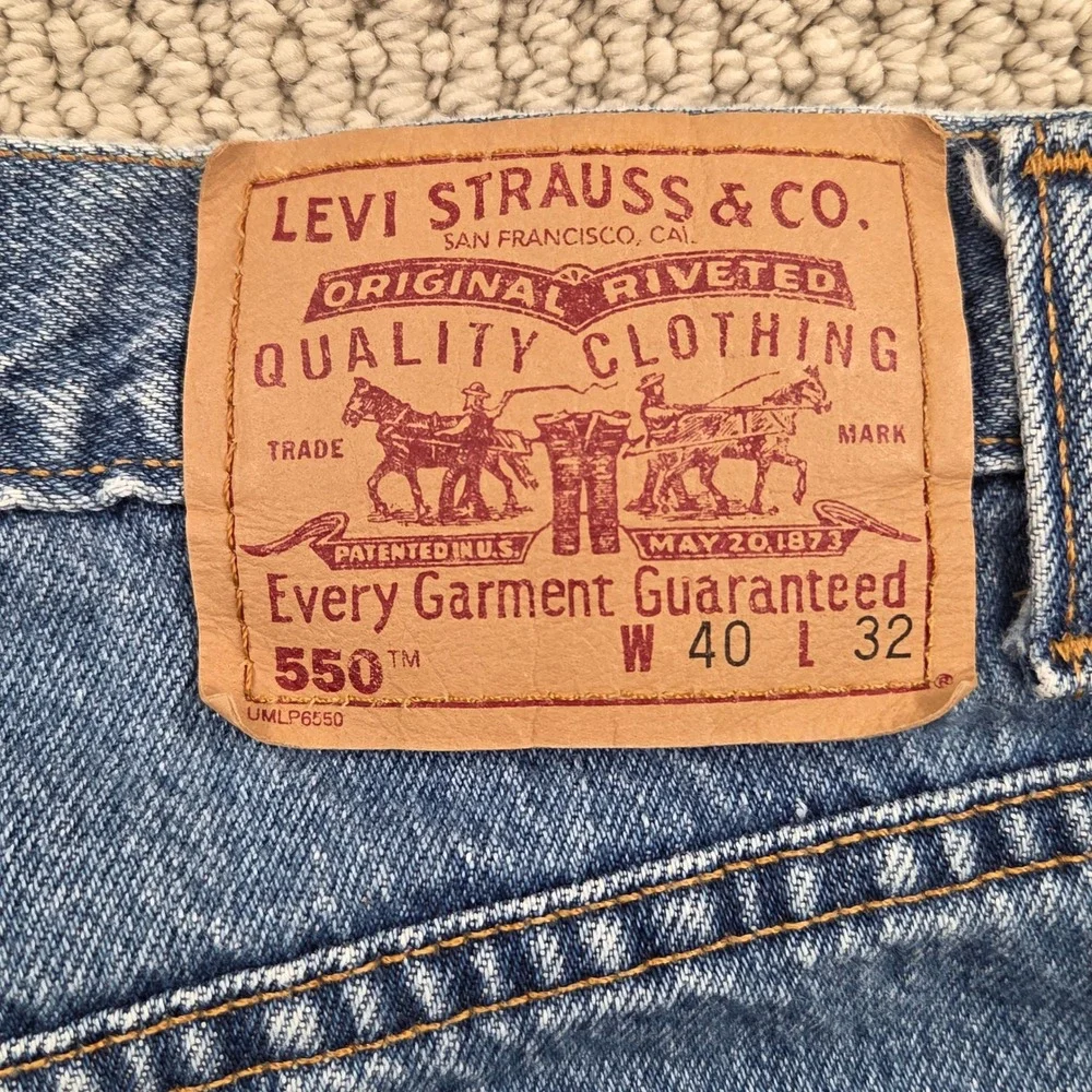 Vintage Levi's 550 Relaxed Fit‎ Jeans Medium Wash Blue Mens 40x32 Y2K